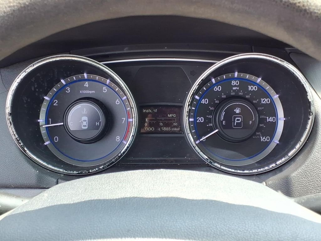 Used 2014 Phantom Black Metallic Hyundai GLS image 12