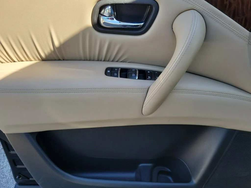 Used 2018 Black Nissan SL image 24