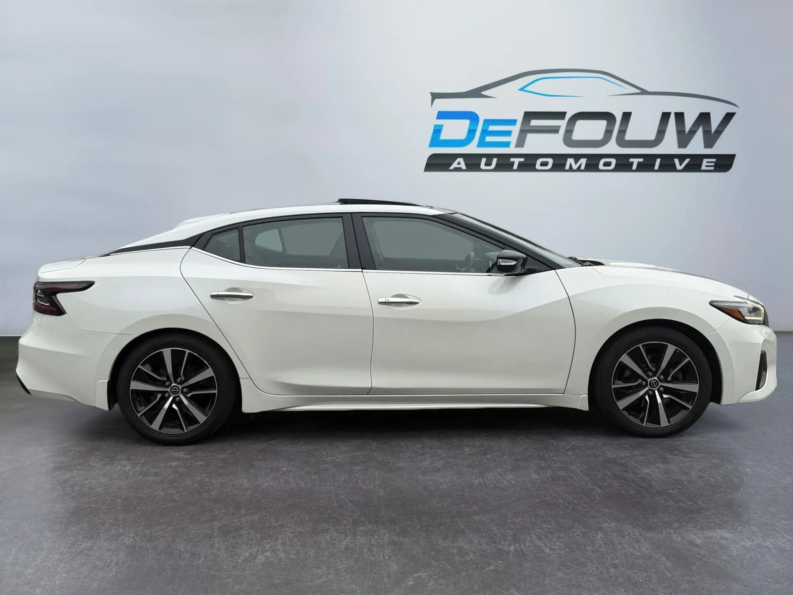 Used 2023  Nissan 3.5 SL image 2