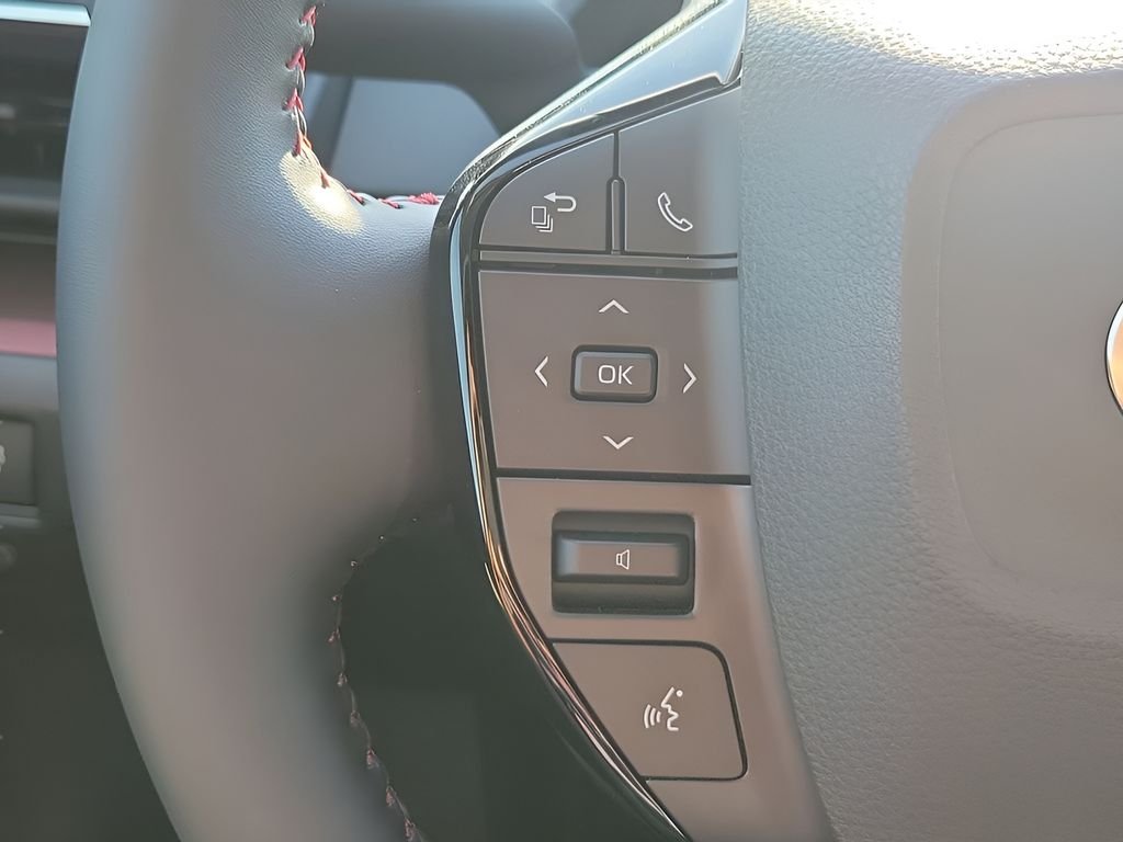 2026 Toyota Prius Plug-in Hybrid SE - Photo 33