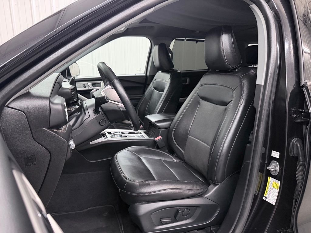 Used 2022 Black Ford Limited image 13