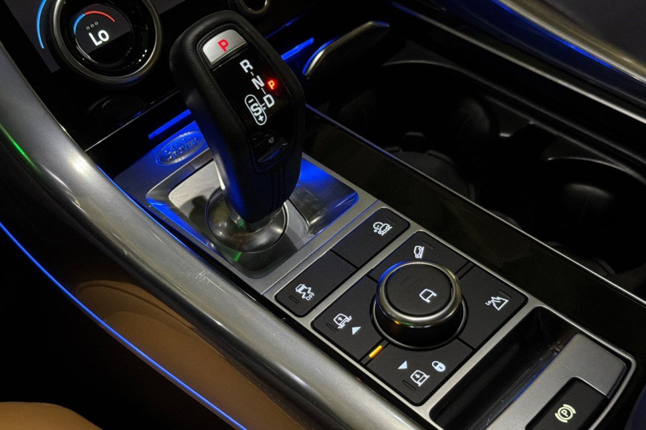 Used 2022 Santorini Black Metallic Land Rover Autobiography image 20
