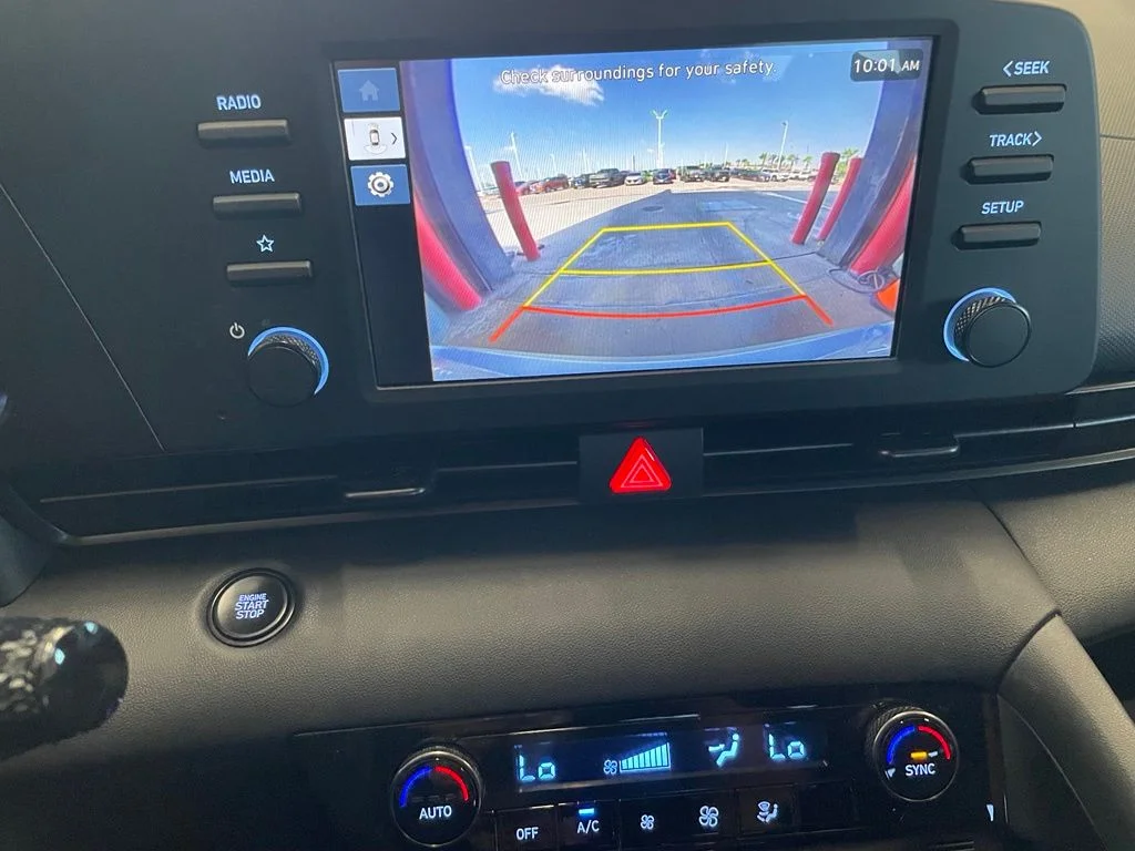 Used 2025 Gray Hyundai SEL Sport image 8