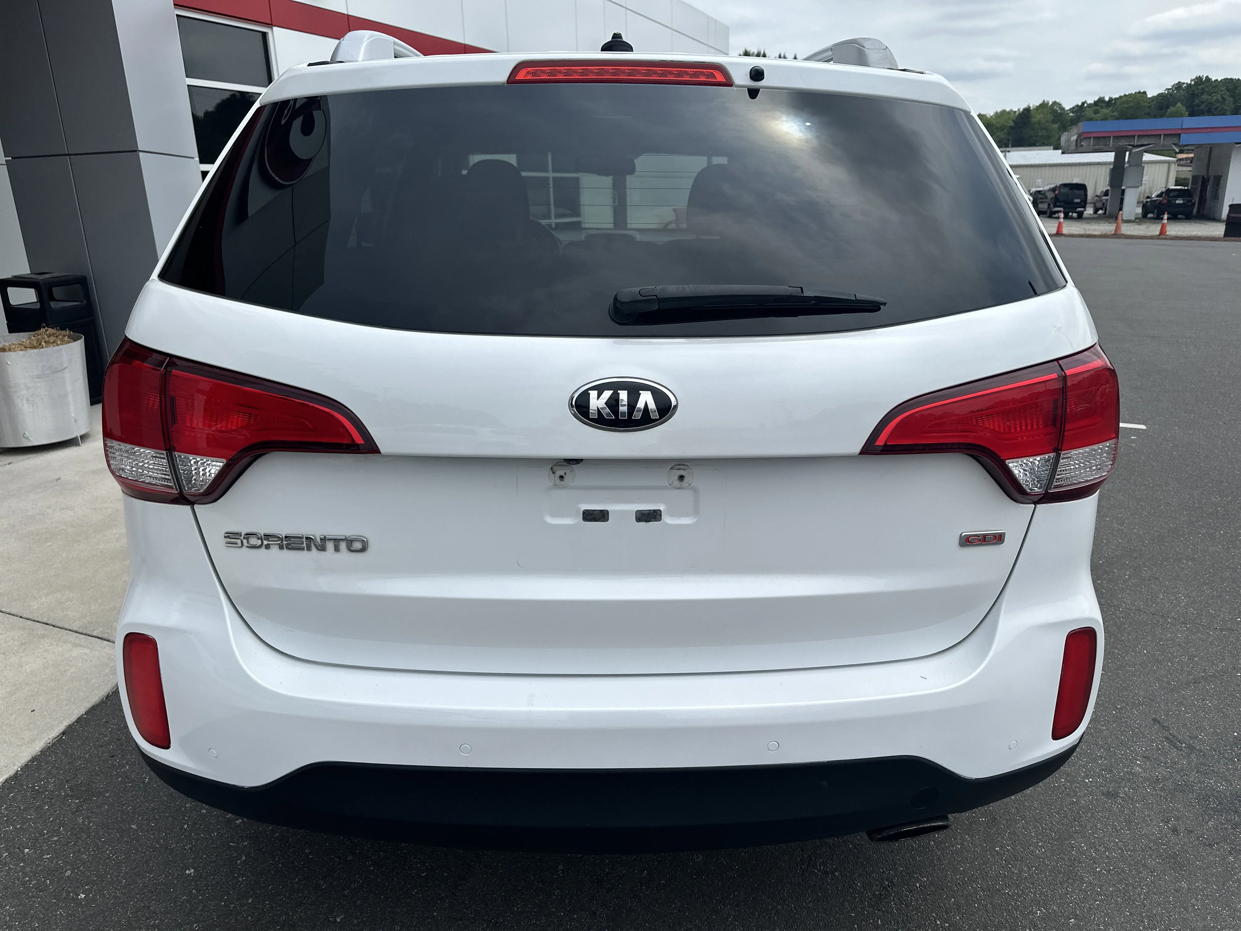 Used 2015 Snow White Pearl Kia LX image 7