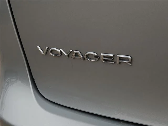 Used 2024 Silver Chrysler LX Passenger image 8