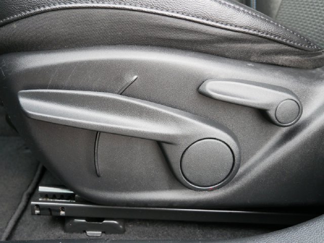 Used 2024 Black Jeep Latitude image 13