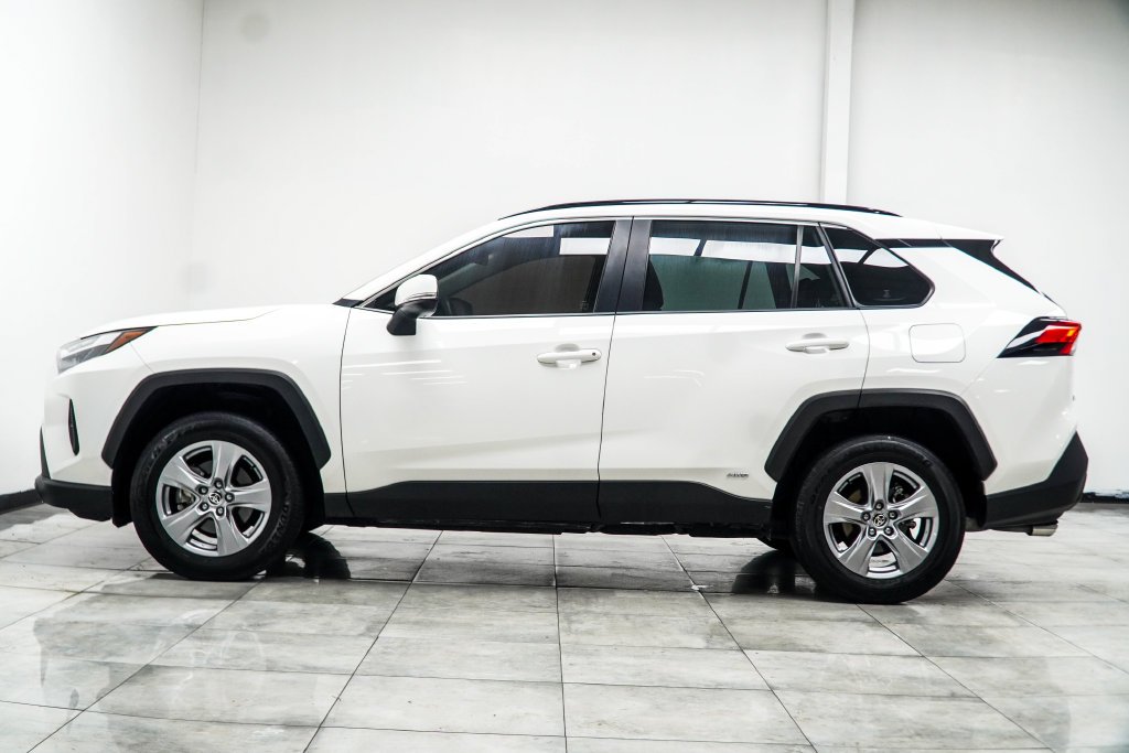 Used 2025 White Toyota XLE image 13