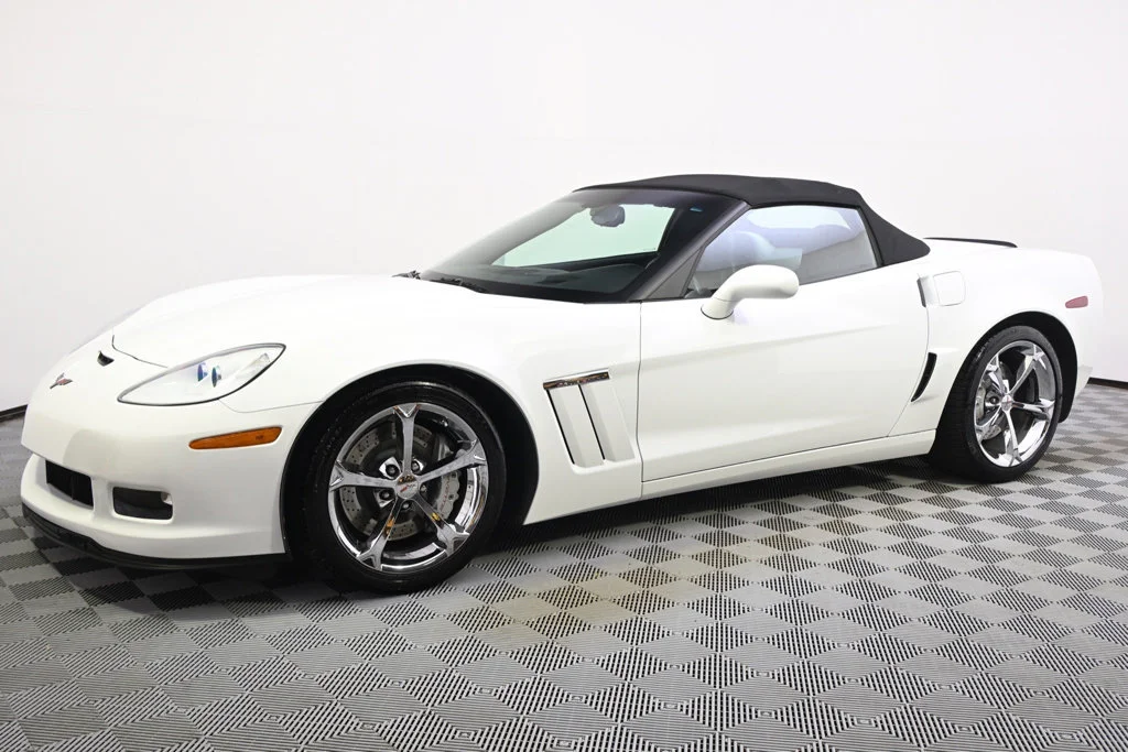 Used 2011 ARCTIC WHITE Chevrolet Z16 Grand Sport w/3LT image 2