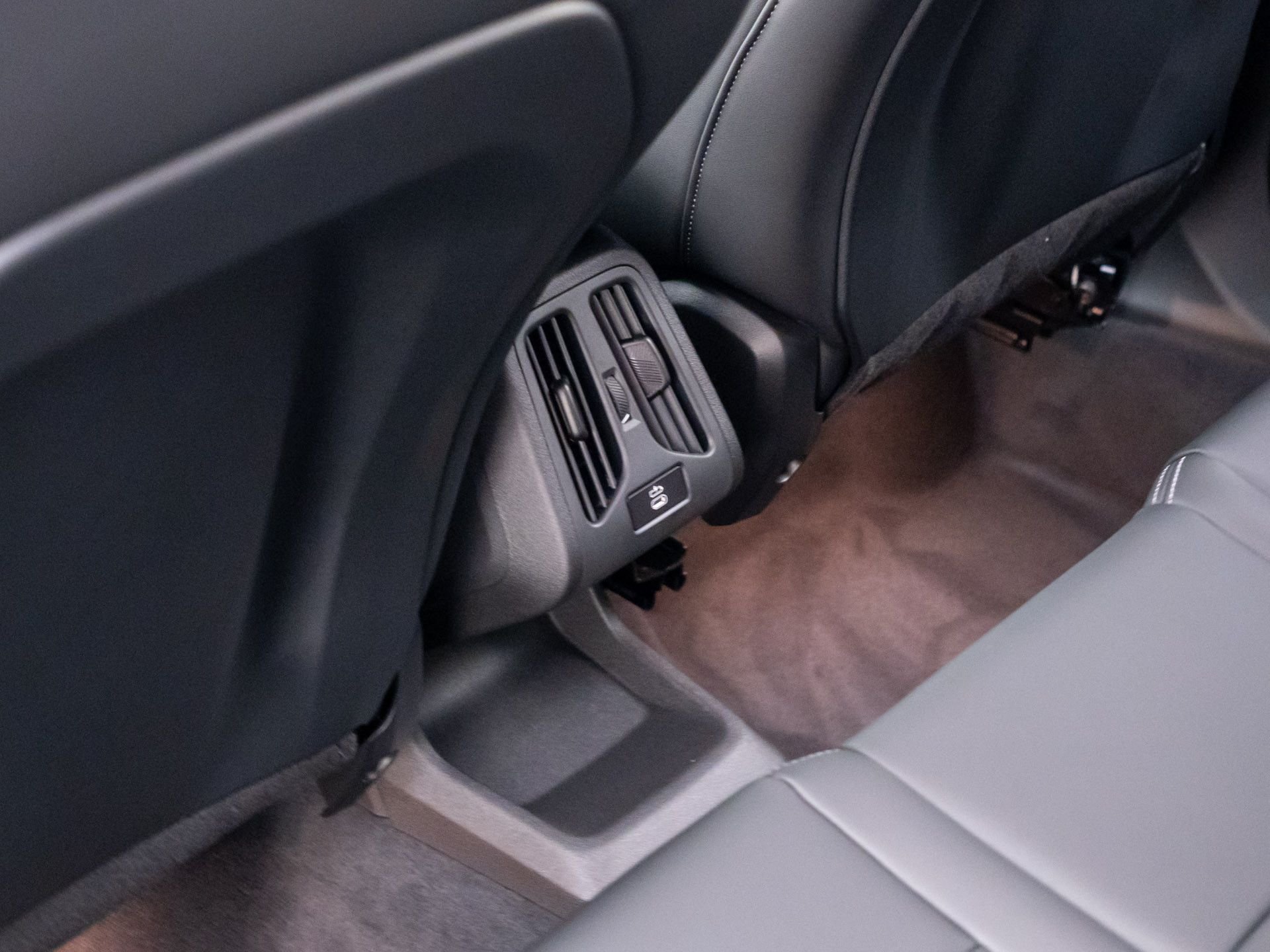 New 2027 Jet Black BMW xDrive28i image 16