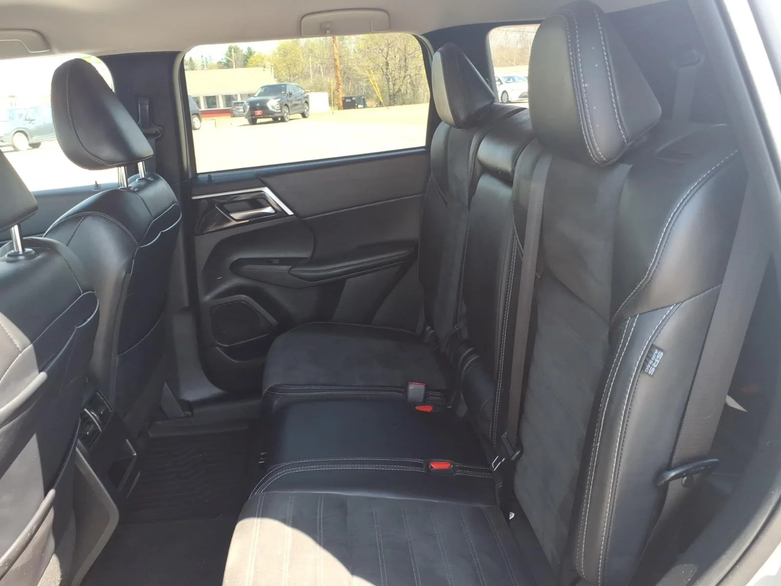 Used 2024 Silver Alloy Mitsubishi SE image 15
