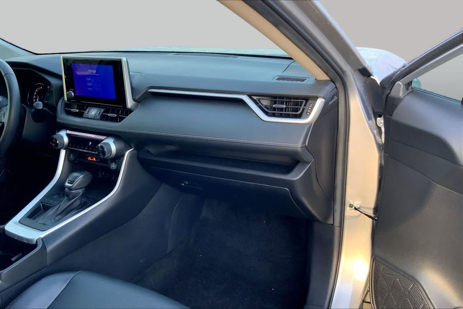 Used 2024 Silver Sky Metallic Toyota XLE Premium image 30