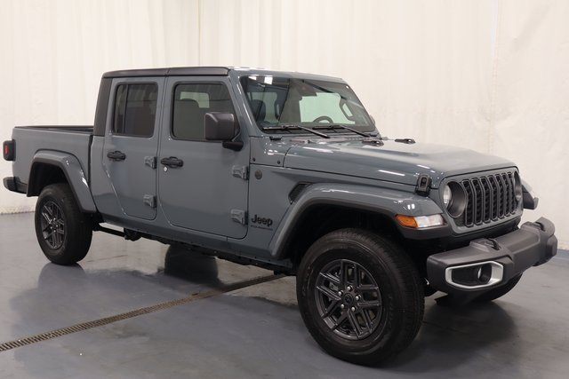 2025 Jeep Gladiator Sport S photo 2