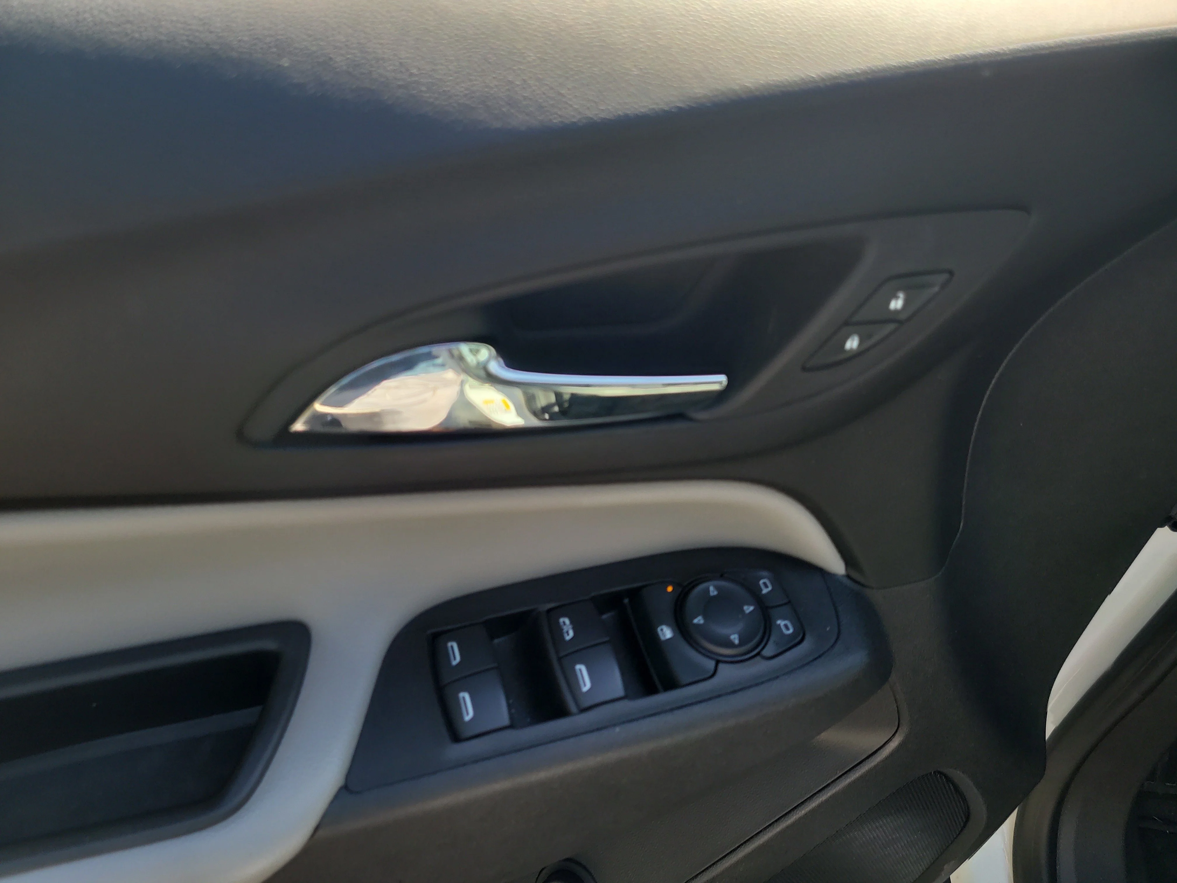 Used 2024 Summit White Chevrolet LT image 17