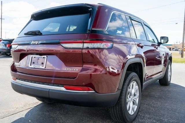 Used 2023 Red Jeep Limited image 5