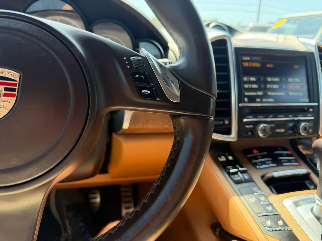 Used 2012  Porsche Turbo image 27