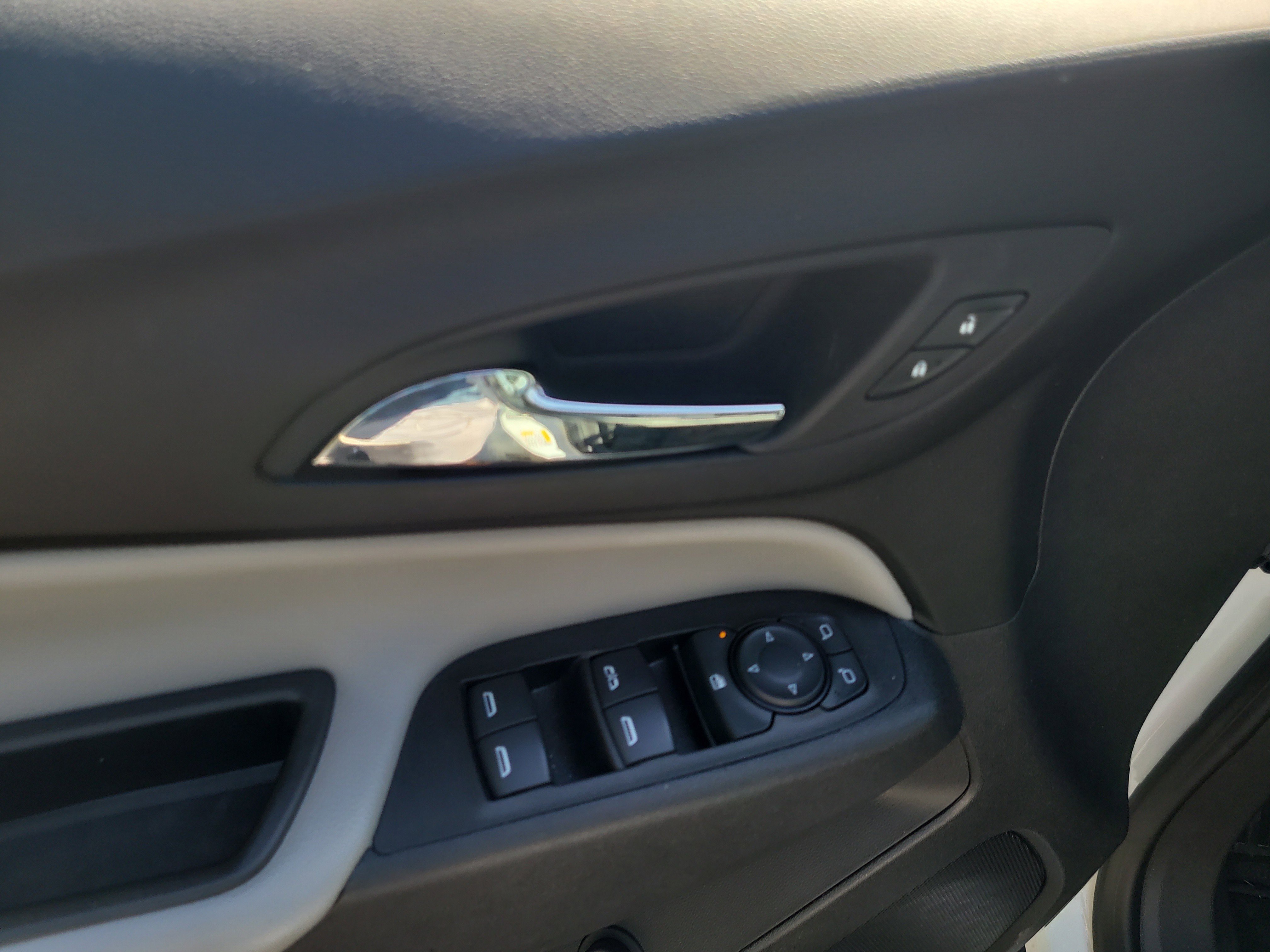 Used 2024 Summit White Chevrolet LT image 17