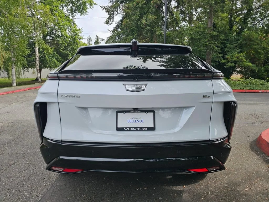 New 2027 Vibrant White Tricoat Cadillac Signature Sport image 6