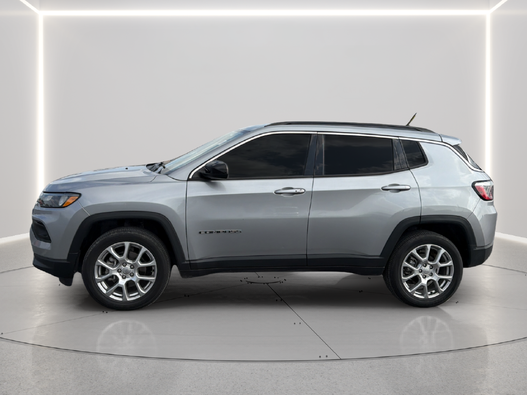 Used 2022 Billet Silver Metallic Jeep Latitude Lux image 13