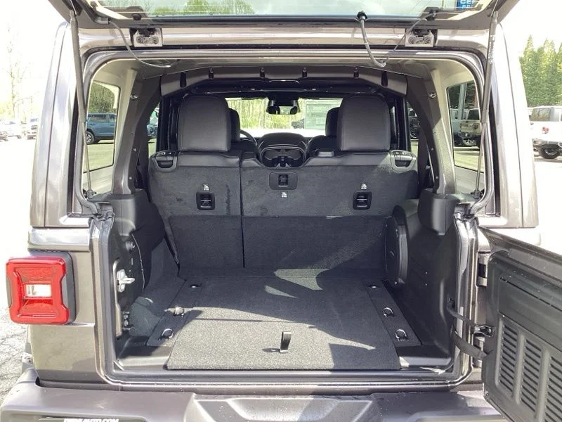 New 2026 Granite Crystal Metallic Clear-Coat Exterior Paint Jeep Sahara image 15