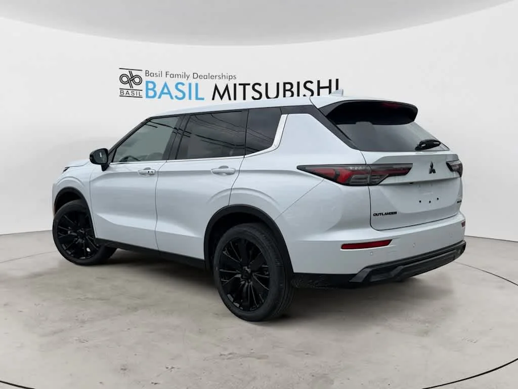 New 2026 White Diamond Mitsubishi LE image 5