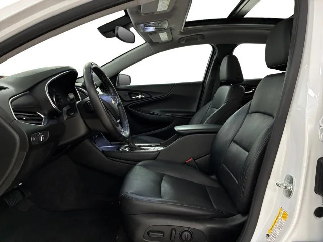 Certified Used 2018 IRIDESCENT PEARL TRICOAT Chevrolet Premier image 12