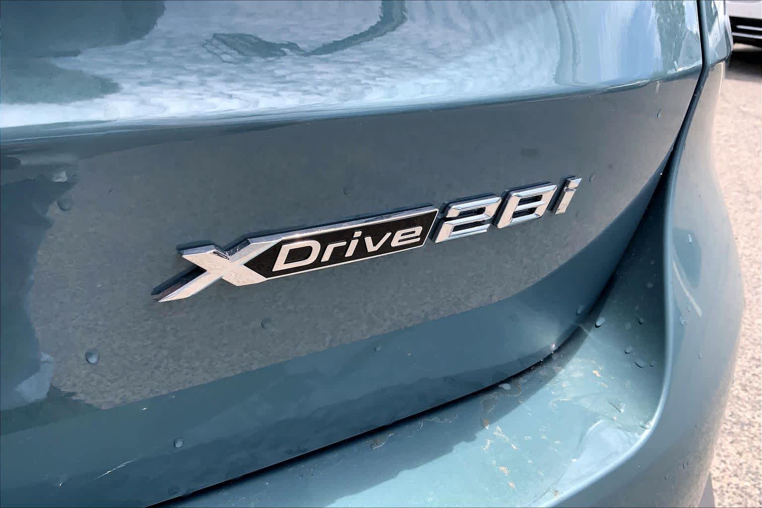 New 2026 Cape York Green Metallic BMW xDrive28i image 15