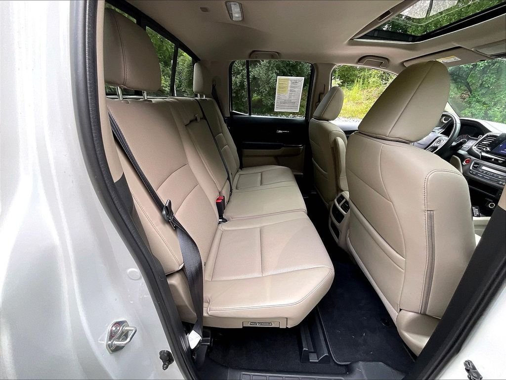 Used 2023 White Honda RTL image 16
