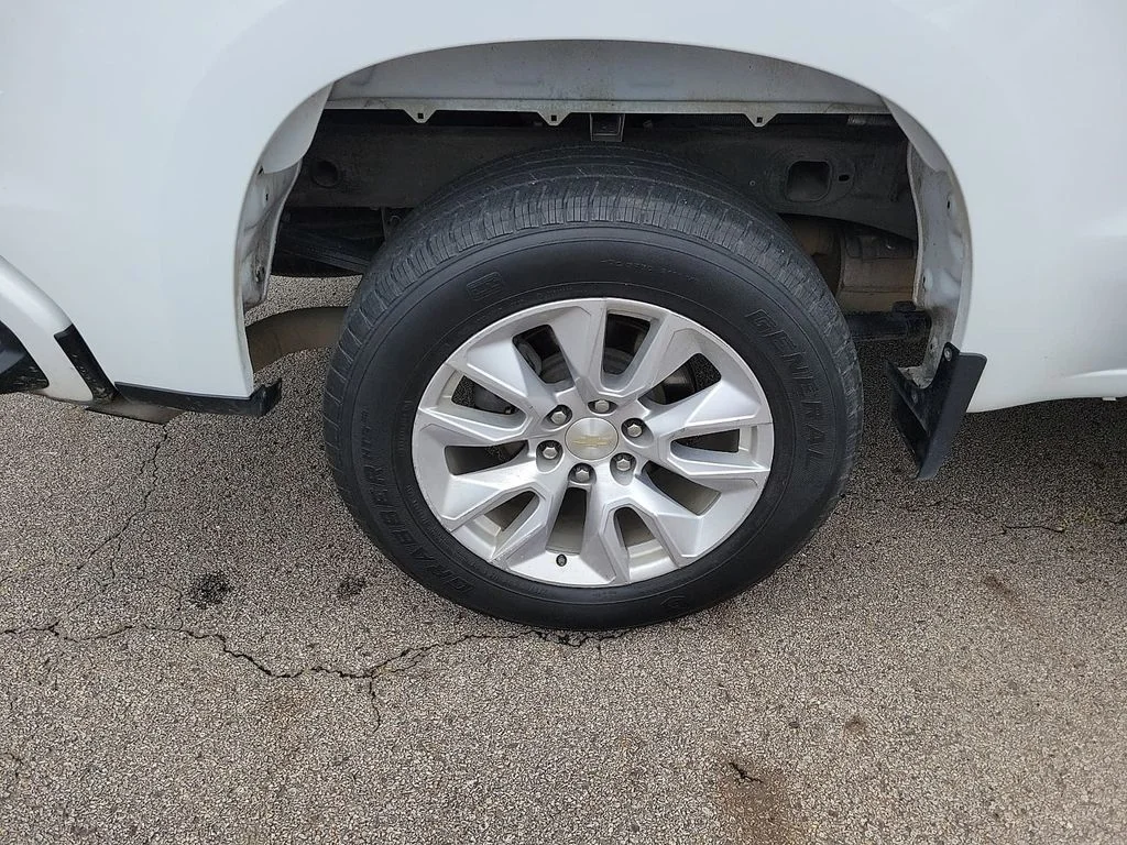 Used 2021 Summit White Chevrolet Custom image 7