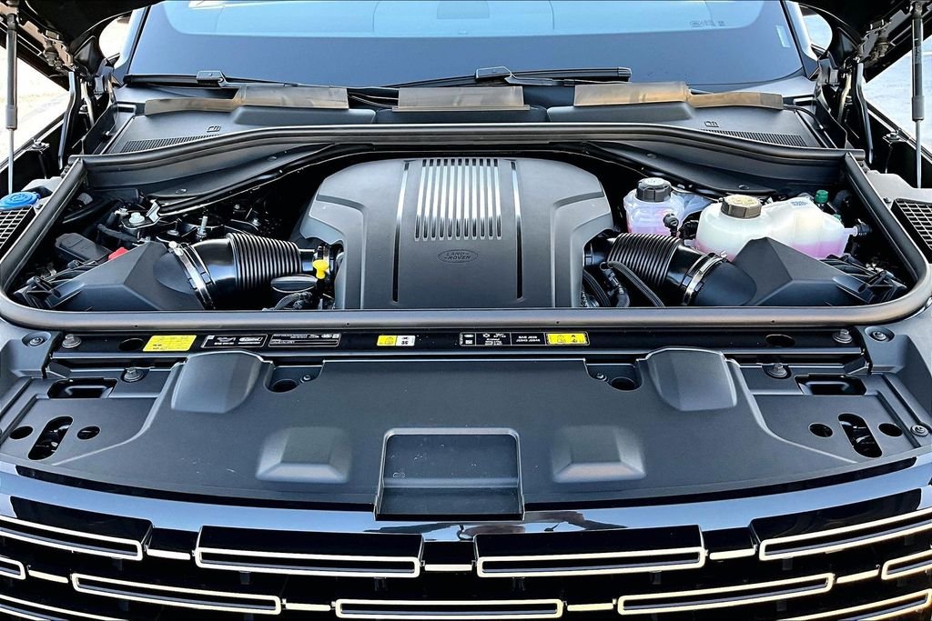 New 2026 CARPATHIAN GREY Land Rover SE image 12
