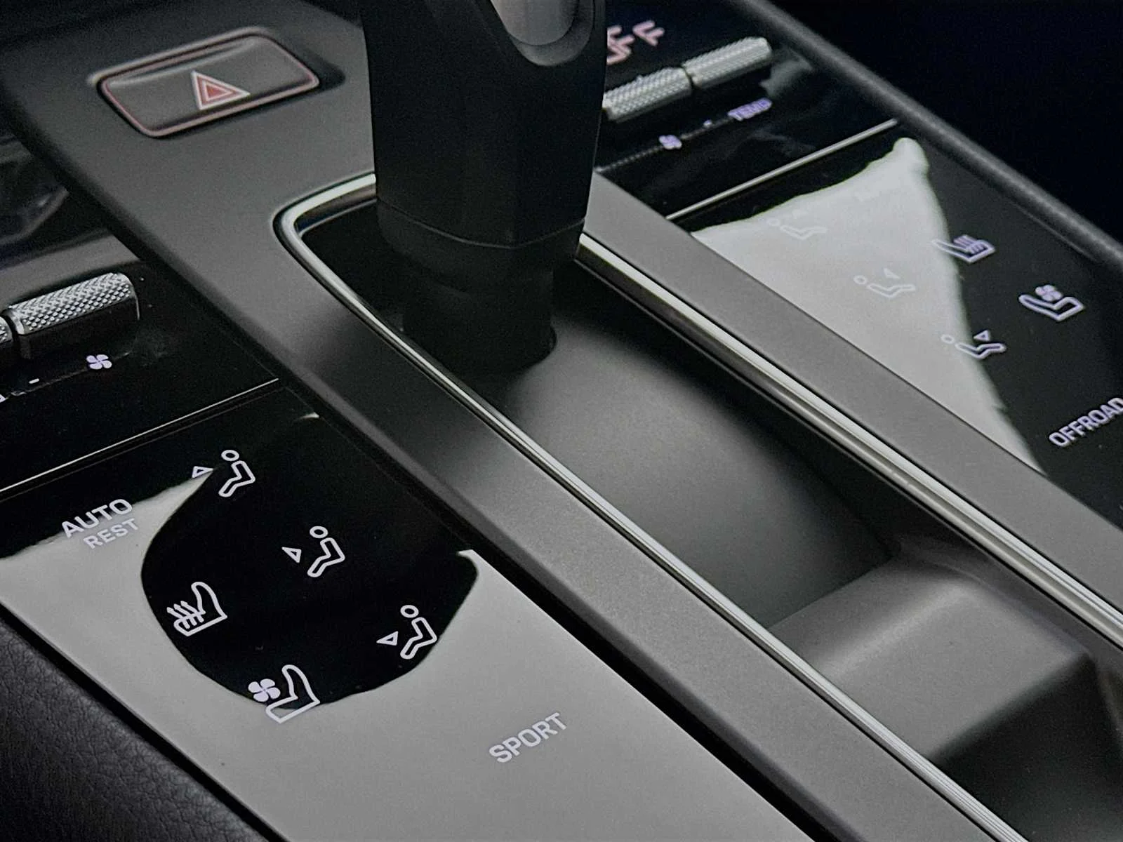 2025 Porsche Macan - Photo 22