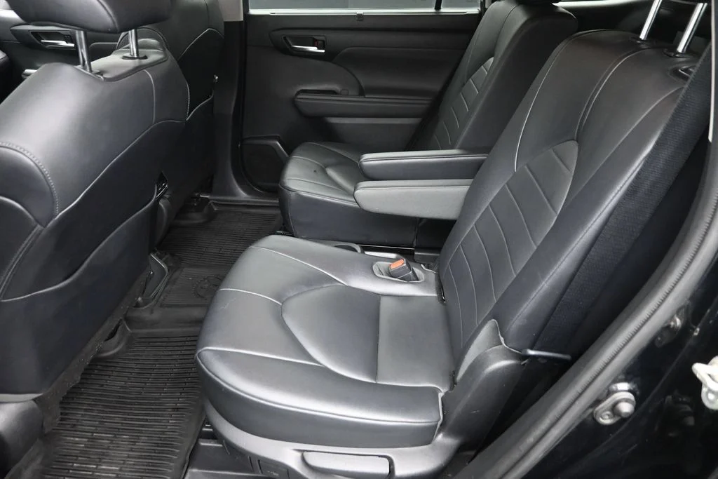 Certified Used 2020 Black Toyota XLE image 15
