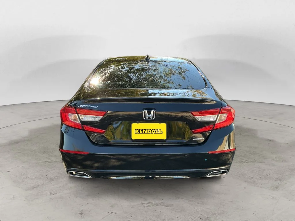Used 2018 Black Honda Touring image 10