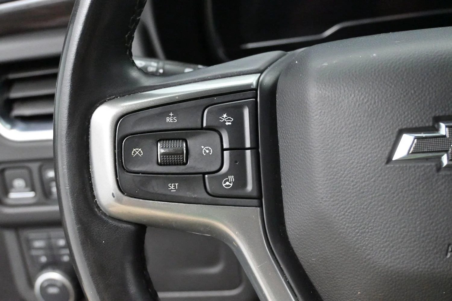 Used 2024 Black Chevrolet Z71 image 20