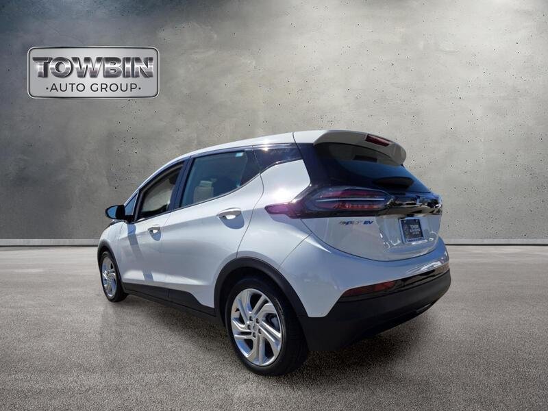 Used 2023 Summit White CHEVROLET 5DR WGN 1LT image 6