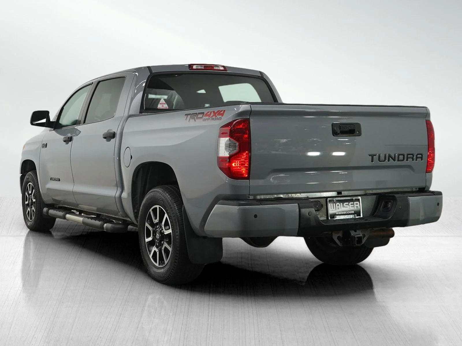 Used 2018 Cement Toyota SR5 image 3