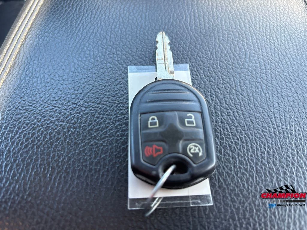 Used 2013 White Ford Lariat image 24