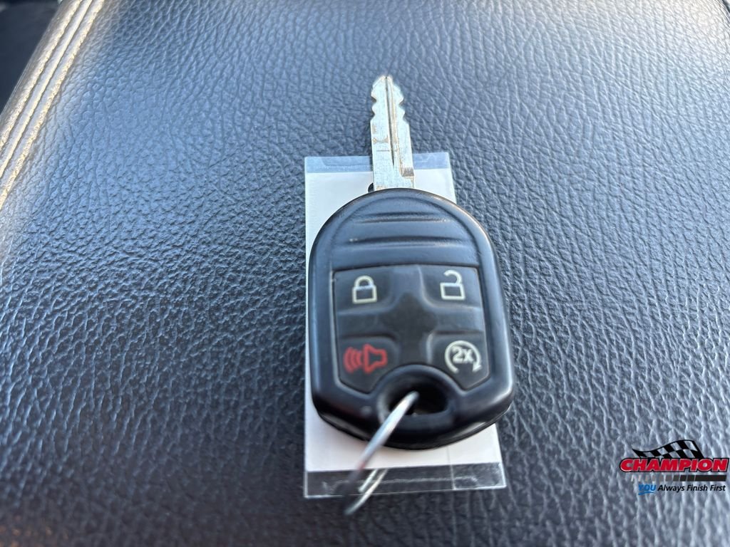 Used 2013 White Ford Lariat image 24
