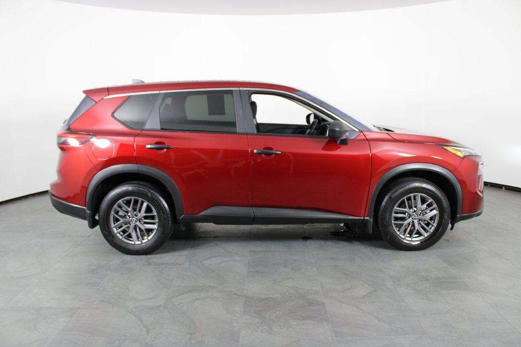 Used 2025 Red Nissan S image 11