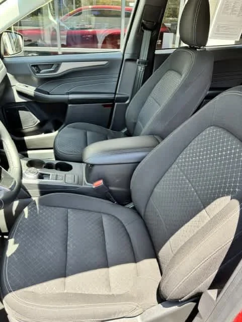 Used 2023 Red Ford Active image 7