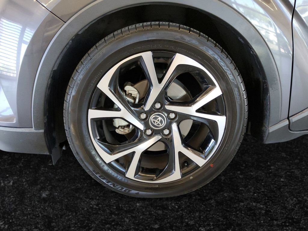 Used 2019 Gray Toyota XLE image 26