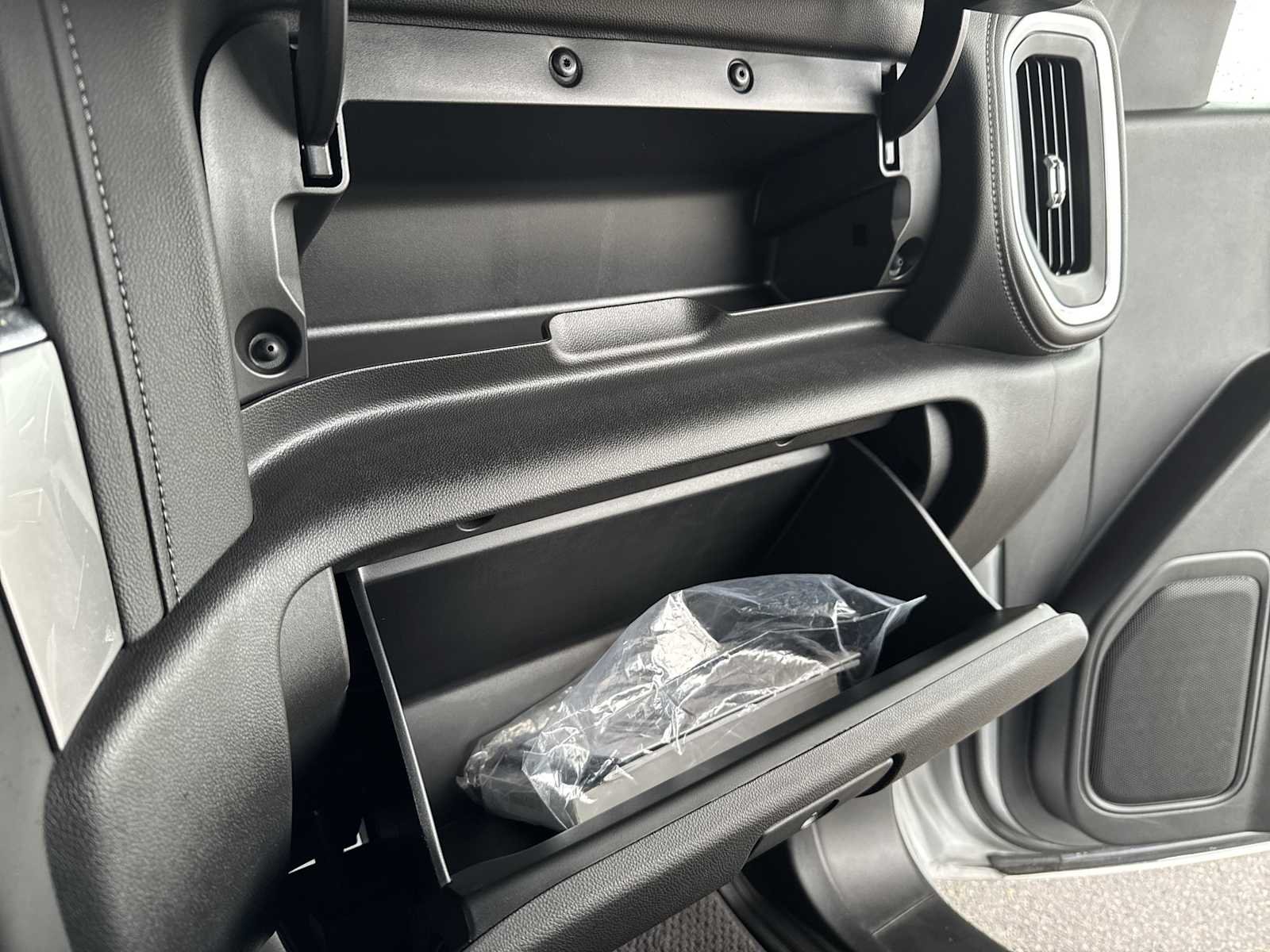 Used 2022 SILVER ICE METALLIC Chevrolet RST image 33