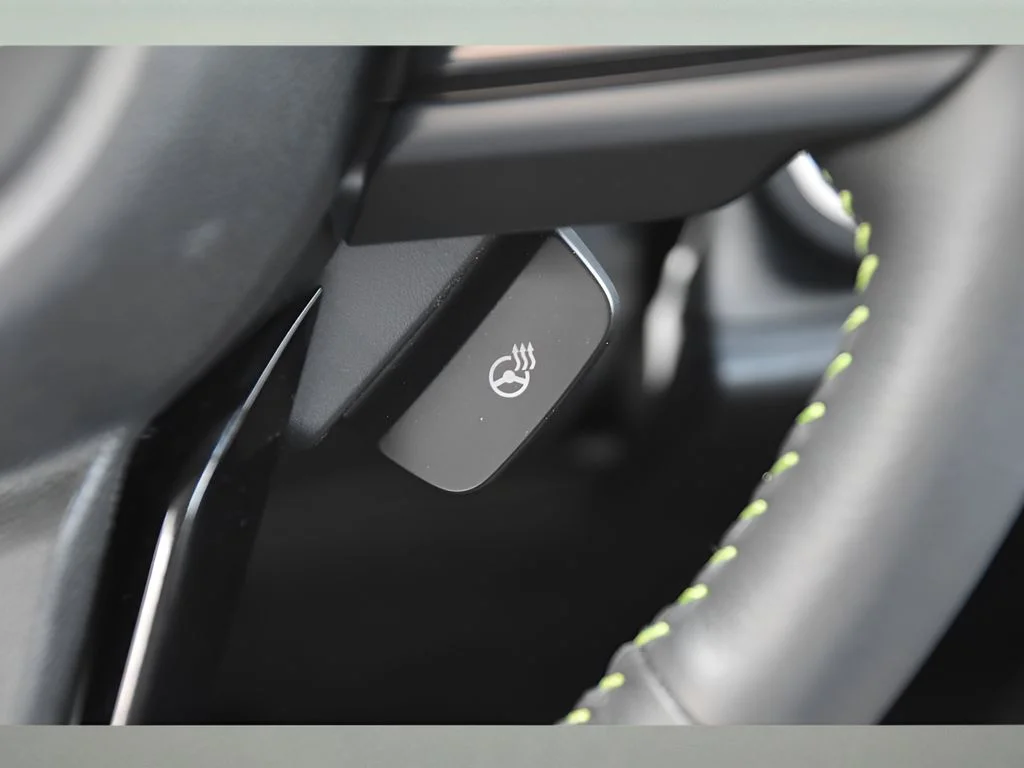 Used 2025 Autumn Green Metallic Subaru Onyx Edition image 35