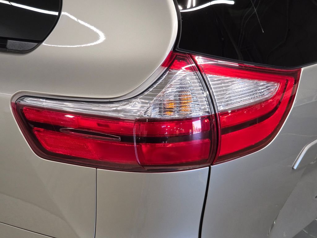 Used 2017  Toyota XLE image 15