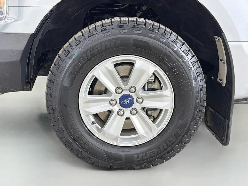 Used 2020  Ford XL image 26