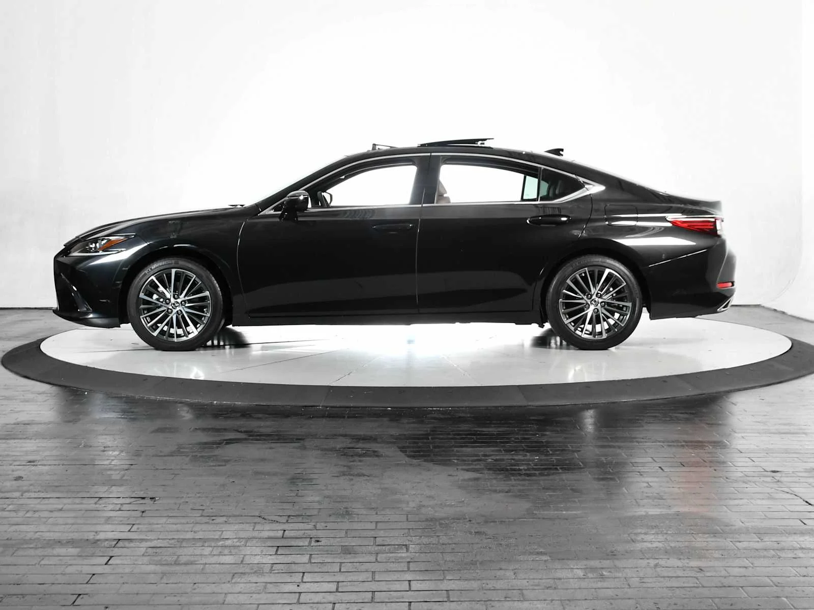 Certified Used 2025 CAVIAR Lexus  image 2