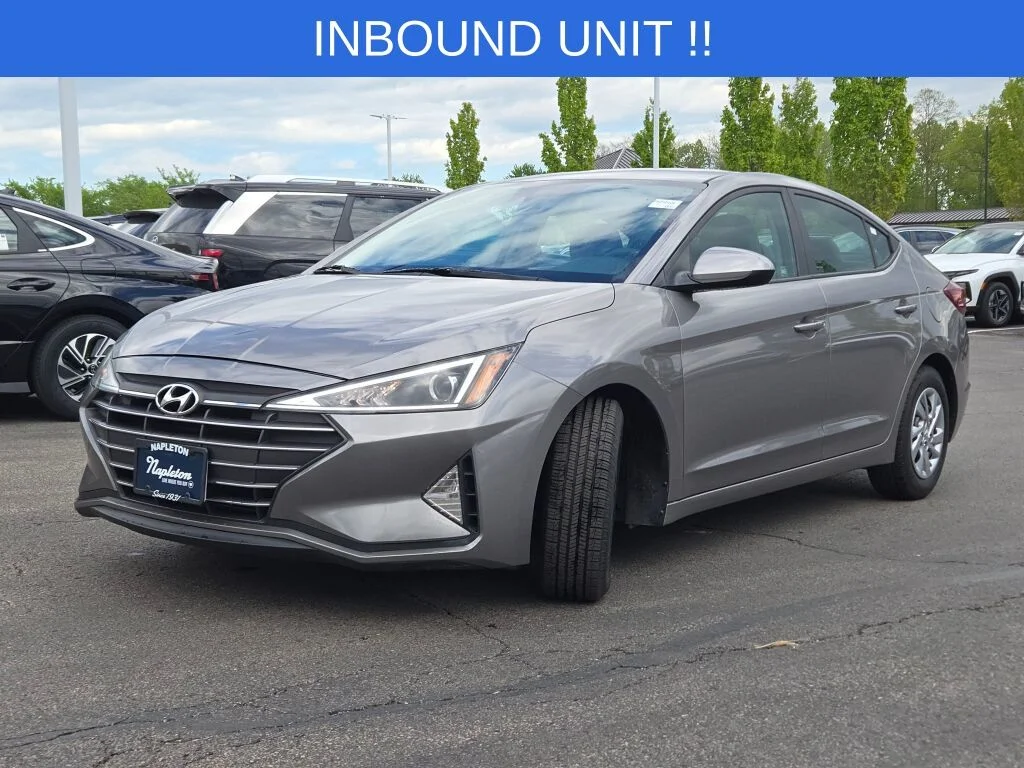 Used 2020 Silver Hyundai SE image 5