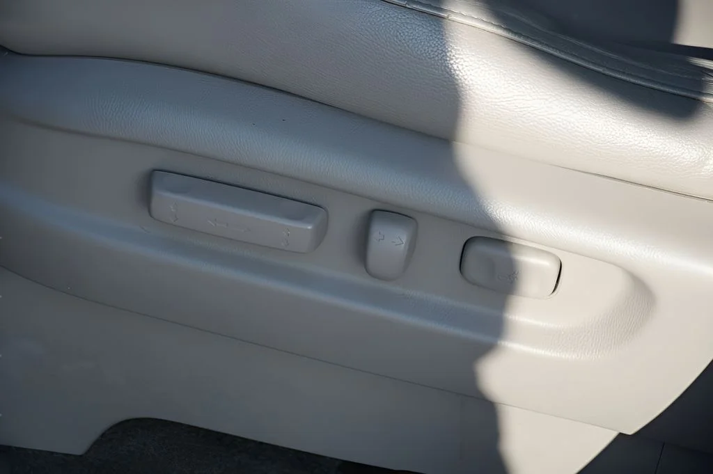 Used 2016 Silver Honda EX-L image 20