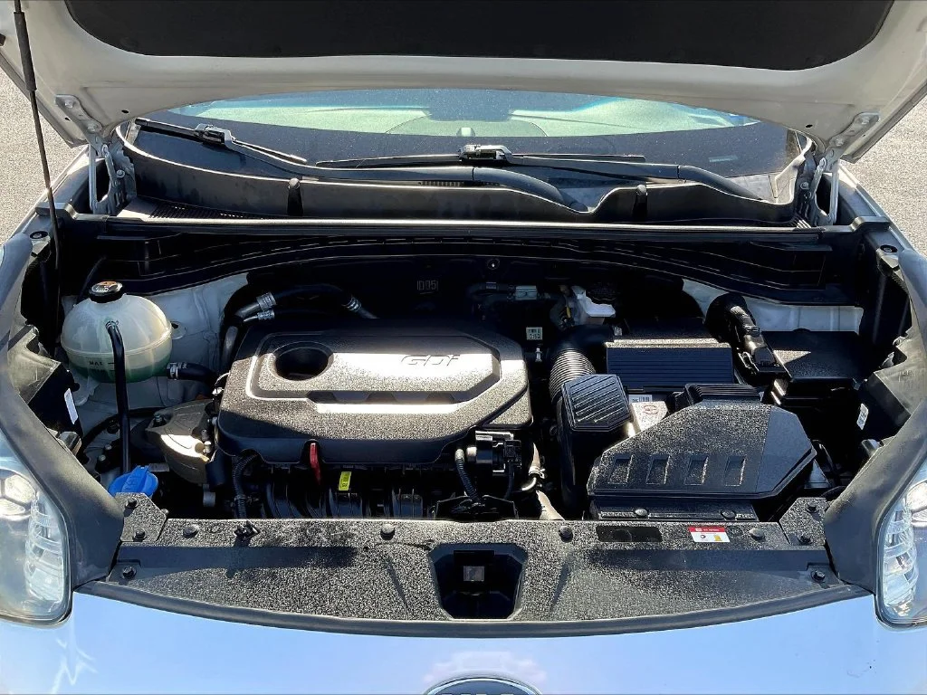 Used 2020 Sparkling Silver Kia LX image 34