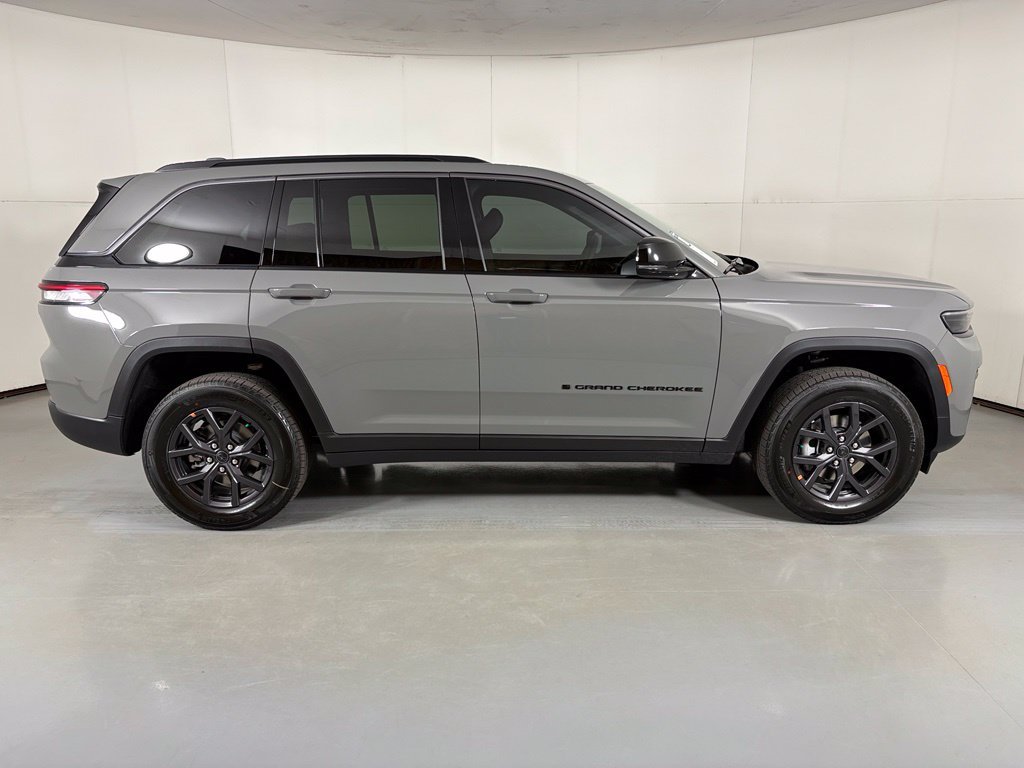 New 2027 Sting-Gray Clear-Coat Paint Jeep Altitude image 9