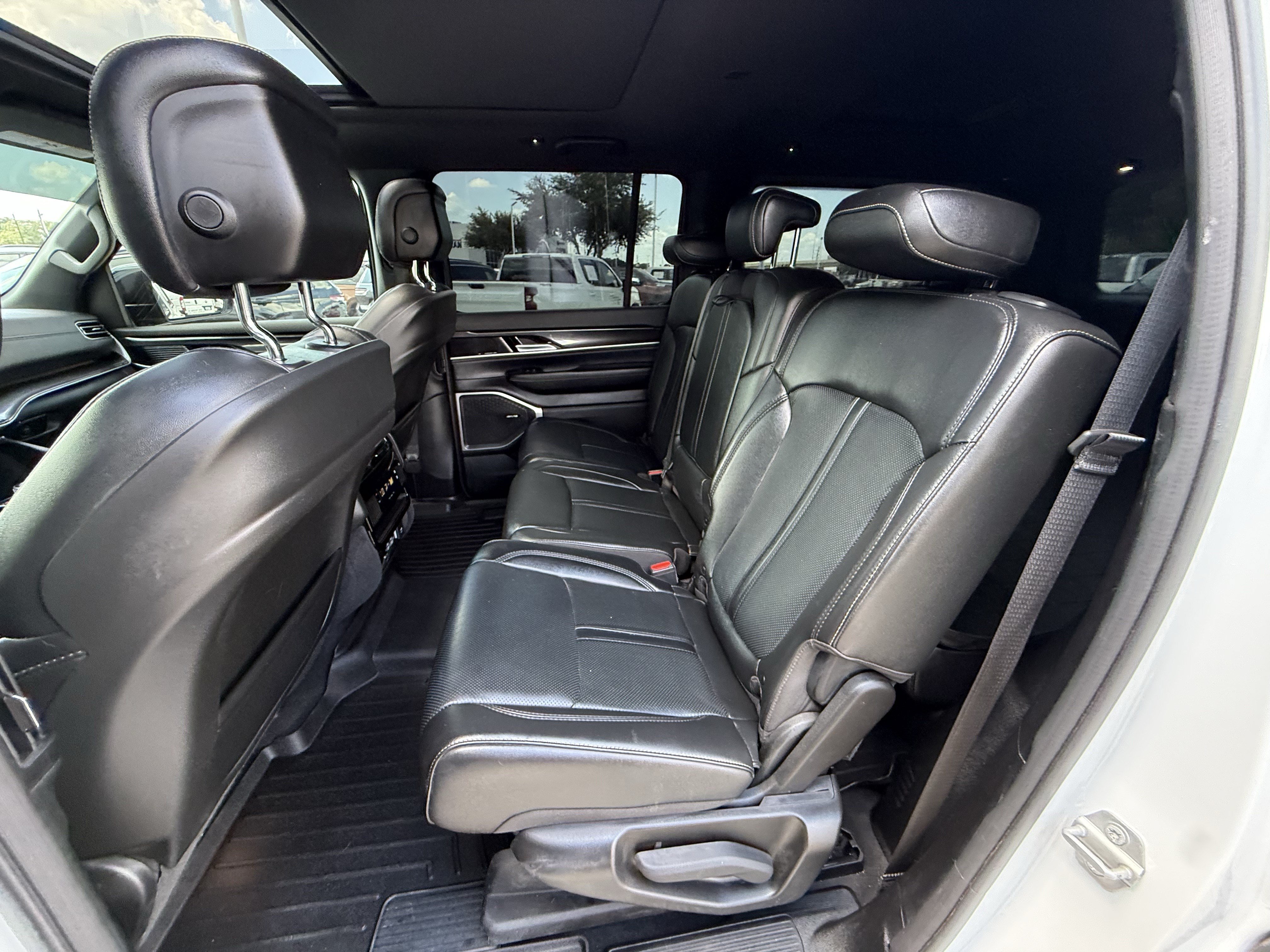 Used 2023 Bright White Clearcoat Jeep Base image 29